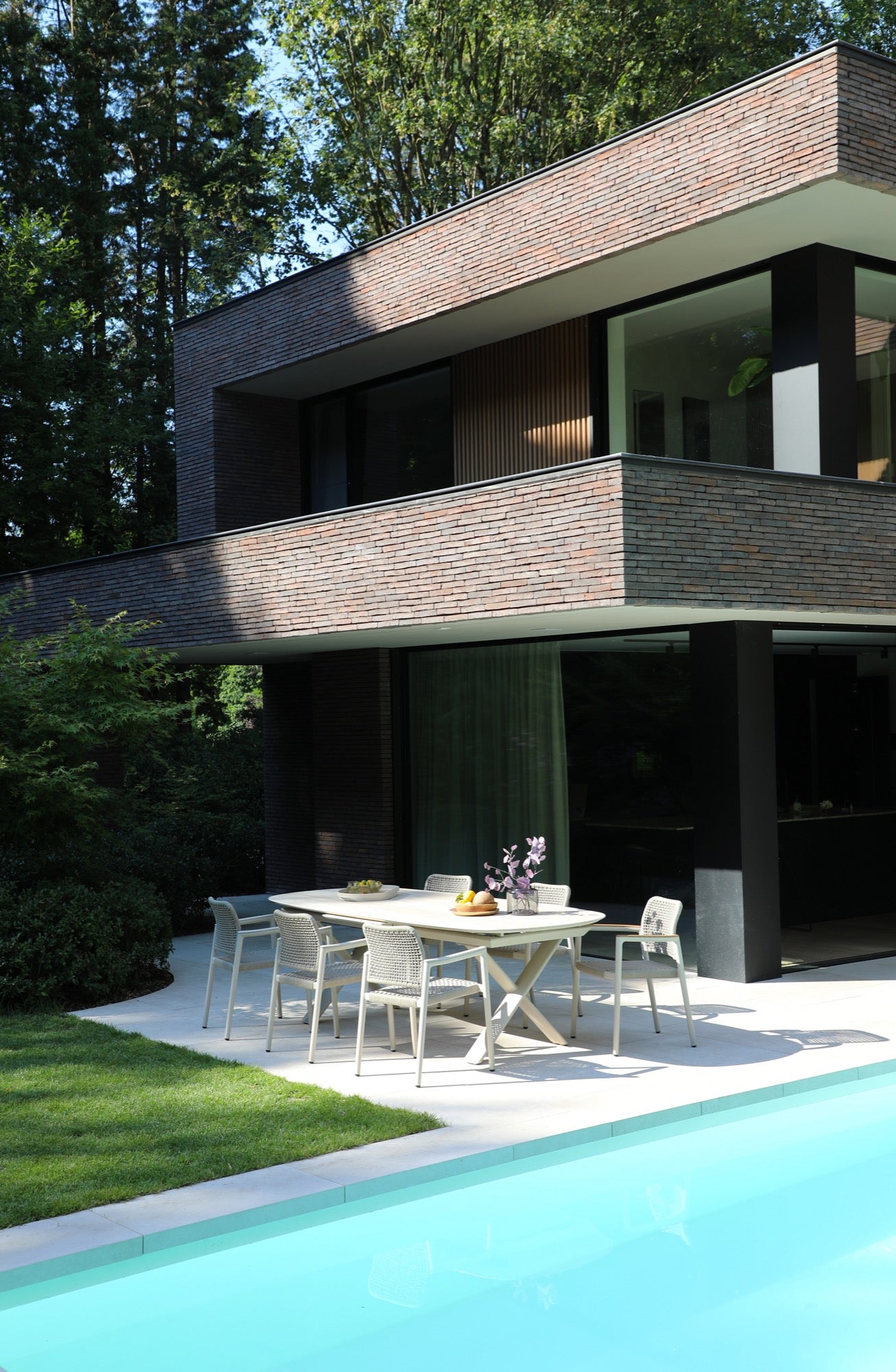 ALBASTRO ORGANIC - ALUMINIUM FRAME WITH CERMIC TABLE TOP